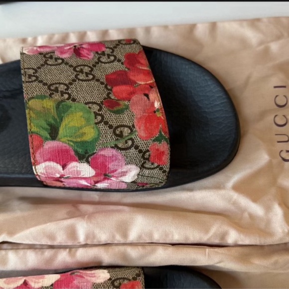 🔥- Gucci Slides Size 8 barely worn perfect condition - Picture 11 of 13